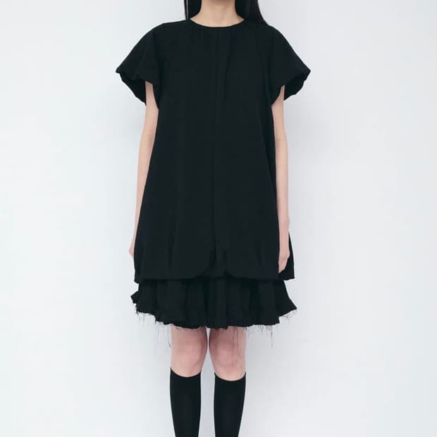 Cosmoss 코스모스 볼륨 미니 드레스 (플로럴 블랙) 