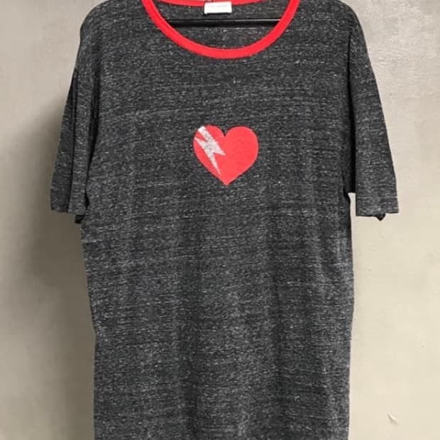 Ysl 생로랑 반팔 구매합니다 연락주세요