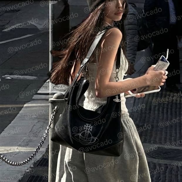 비비안웨스트우드 블랙 토트 호보백