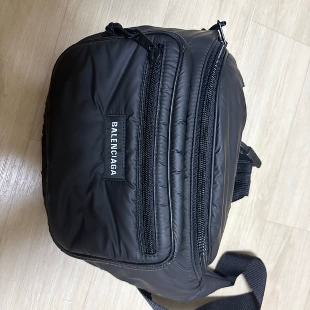 발렌시아가 벨트백