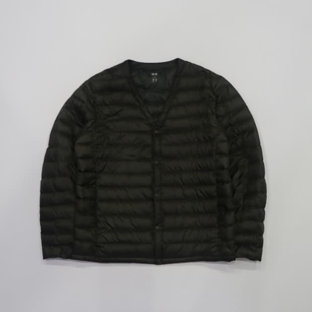유니클로 카키 다운 브이넥 경량 가디건 패딩