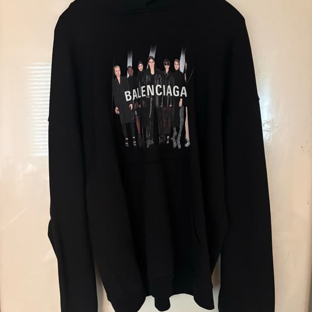 뎀나 발렌시아가 후드티 