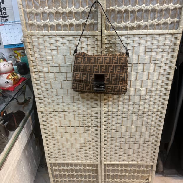 정품 펜디 주카 맘마백 팝니다