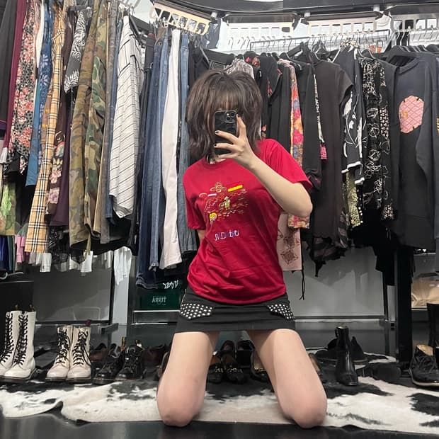 자수 포인트 레드 반팔