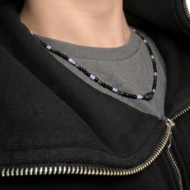 Midnight Forest): 어두운 숲속의 신비로움