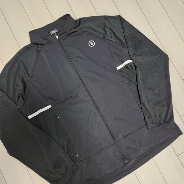 험멜 트레이닝 집업 져지 사이즈110

오염 하자없이 깨끗해요^^

세탁