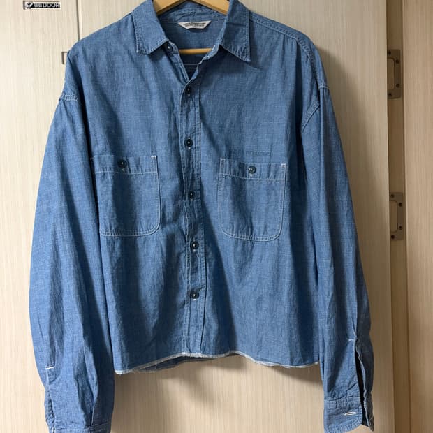 쿠티 프로덕션 숏 기장 샴브레이 셔츠 Cottie