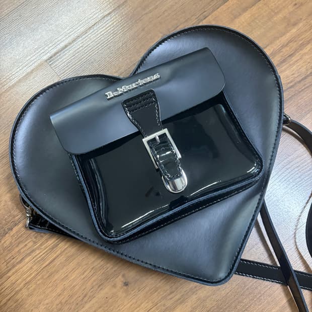 닥터마틴 하트 백팩