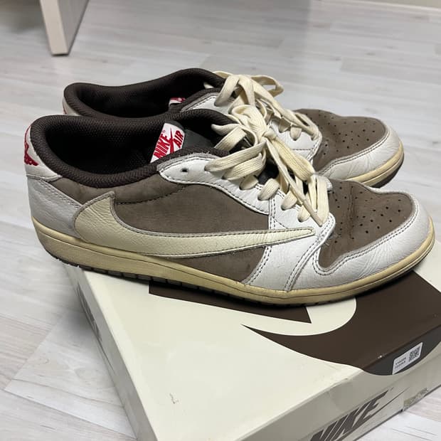 조던 1 x 트래비스 스캇 레트로 로우 OG SP 세일 앤 리저록
