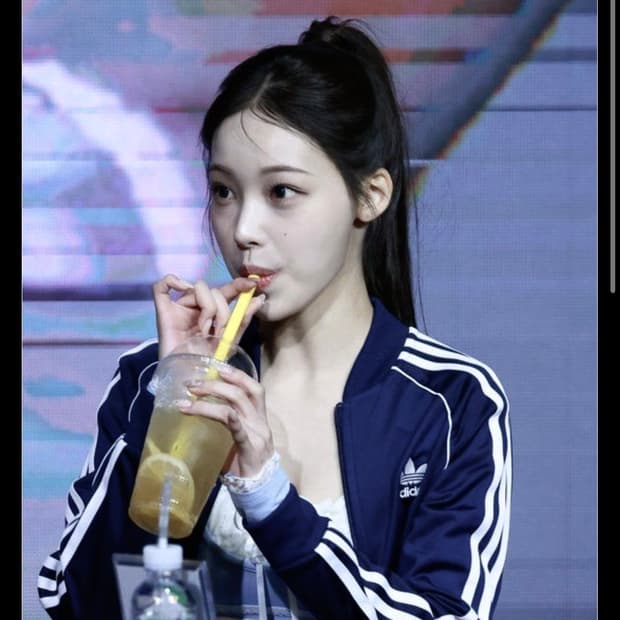 리센느 원이 착용 모델 아디다스 슈퍼스타 져지 네이비 [L]