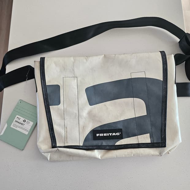 프라이탁 드라그넷 흰색