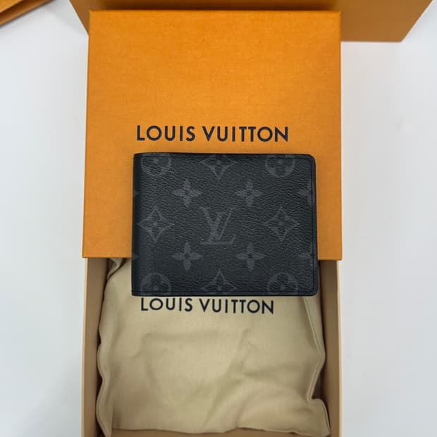 [백화점] 루이비통 멀티플 월렛 모노그램 이클립스 반지갑  450,000