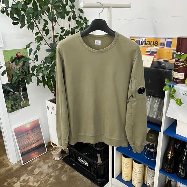 Cp컴퍼니 렌즈와펜 맨투맨 L