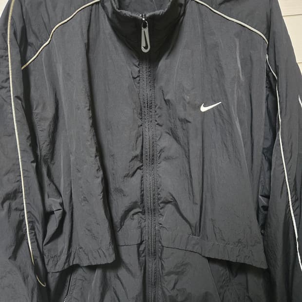 나이키 솔로 스우시 바람막이