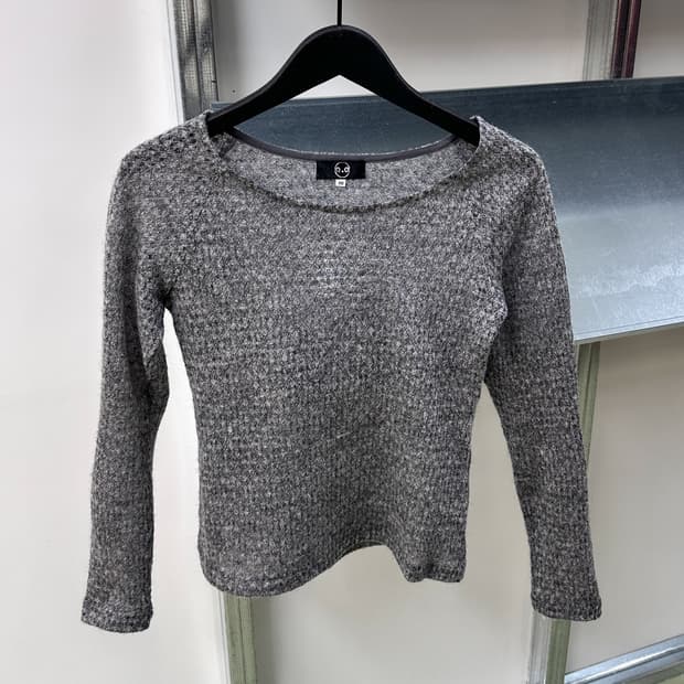 gray texture rip top