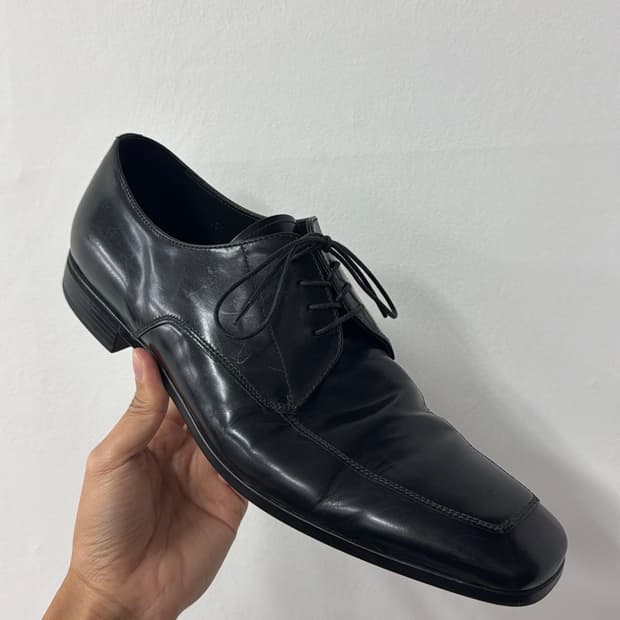 프라다 스퀘어토 더비 슈즈