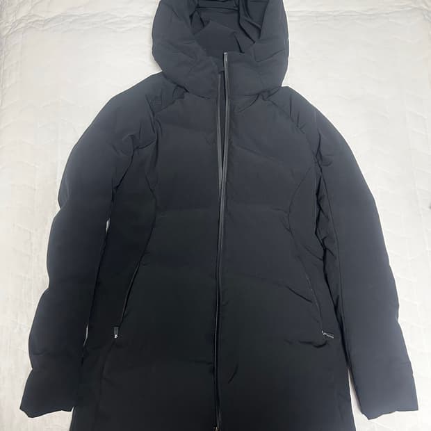 데상트 덕다운 패딩 블랙