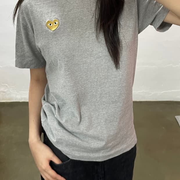 꼼데가르송 플레이 하트 로고 반팔티 그레이 L