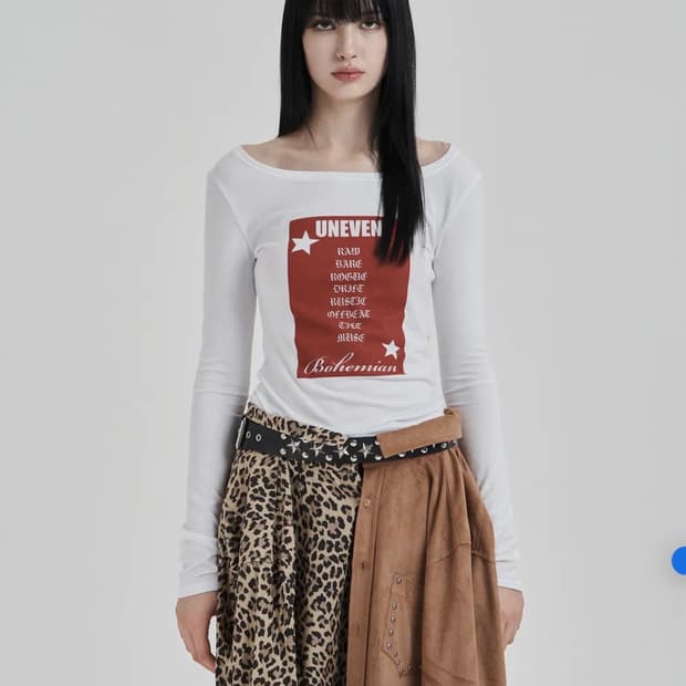 Red Uneven graphic longsleeve 일리오