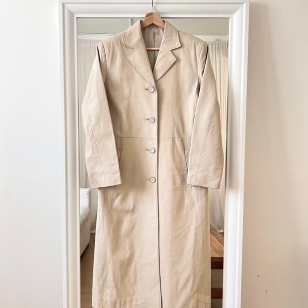 크림 아이보리 램스킨 레더 코트