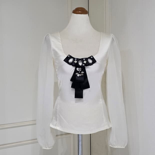 유럽빈티지)공겜여주st 새틴쉬폰 블랙브로치 로맨틱 고딕로리타 블라우스