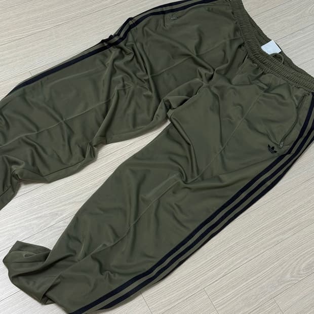 아디다스 트랙팬츠 올리브색 