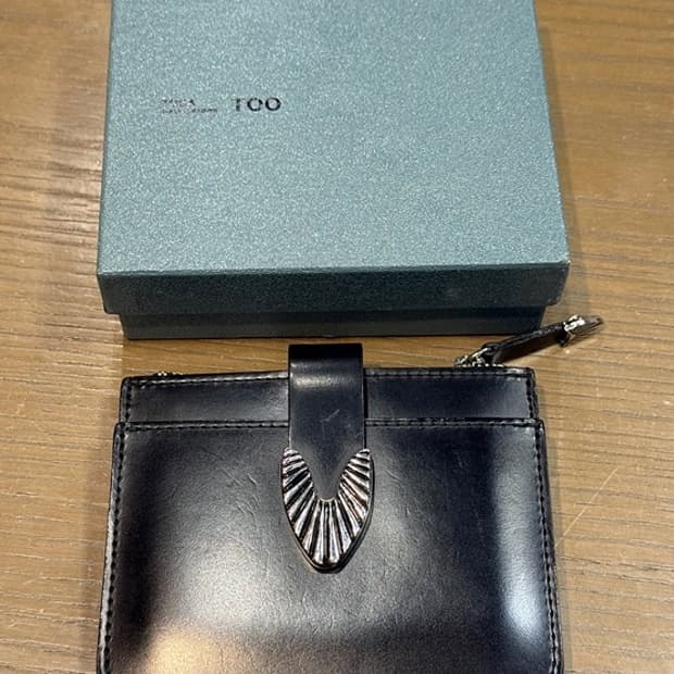 토가 TOGA TOO 지갑 판매합니다.