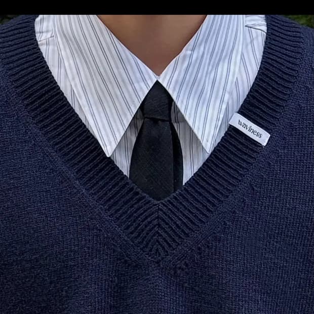 웨이비니스 Heuriger V- Navy SIZ neck Knit - 1