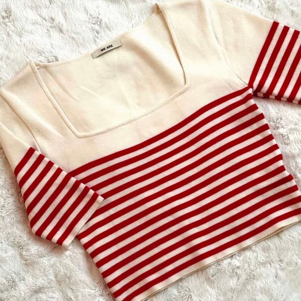 레드 단가라 포인트 스퀘어넥 세미크롭 반팔 니트