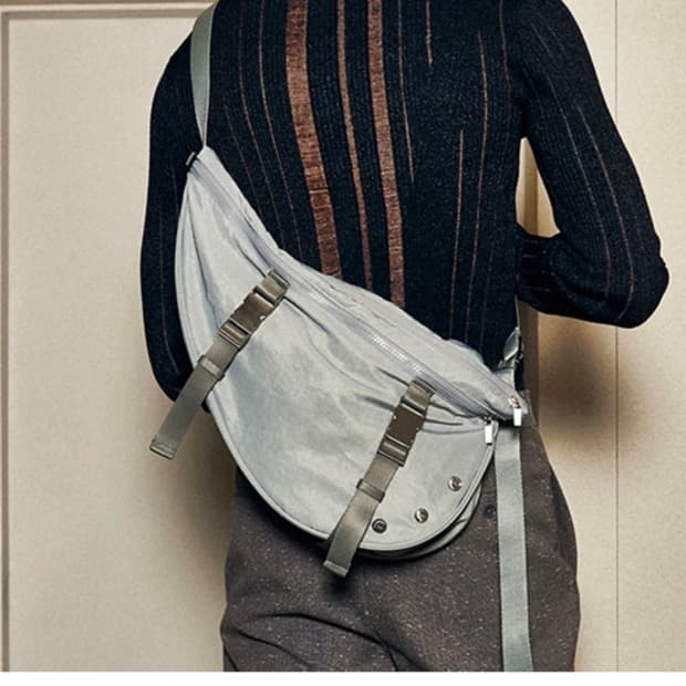 언다이드룸 보타 크로스백