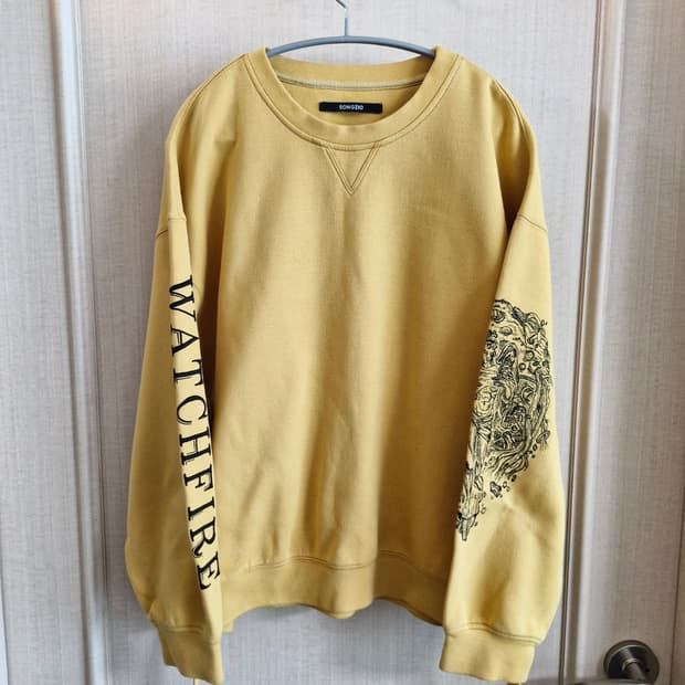 송지오옴므 자수 맨투맨 머스타드 오버핏 50