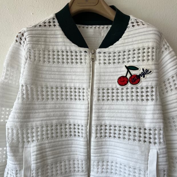 와이드앵글 여성 아이보리 집업점퍼 펀칭니트점퍼