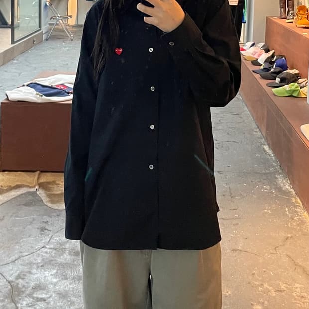 꼼데가르송 플레이 하트와펜 블랙 셔츠 H486