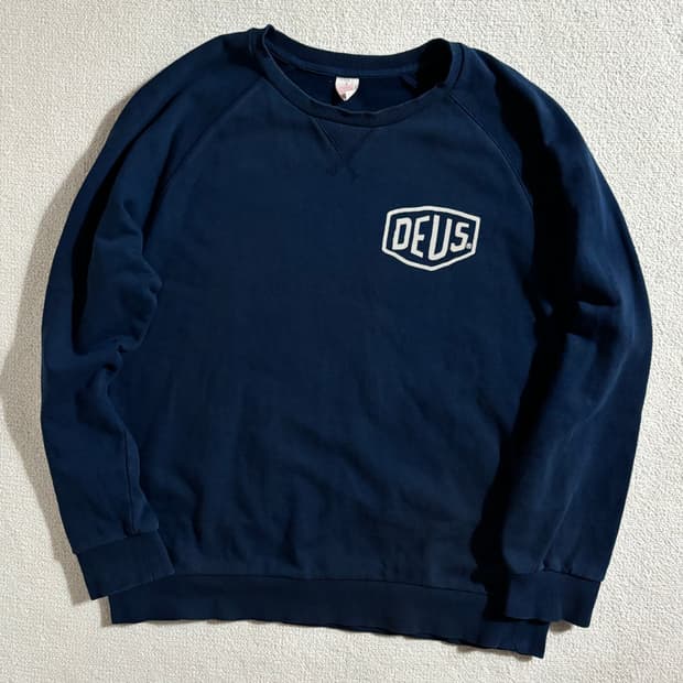 데우스 엑스 마키나 네이비 스몰로고 기모맨투맨