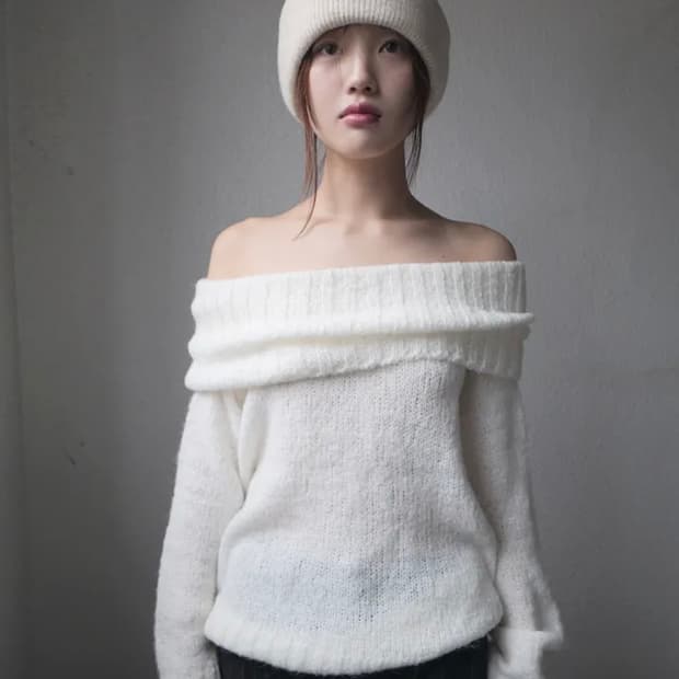 아이보리 오프숄더 니트