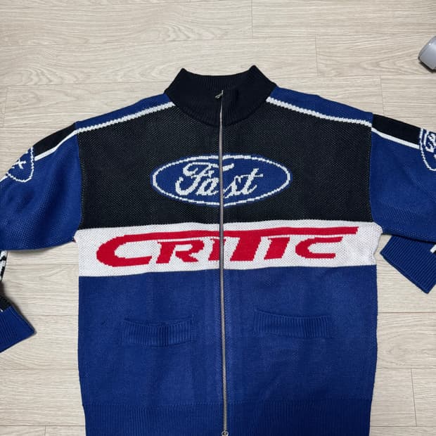 크리틱 집업 니트