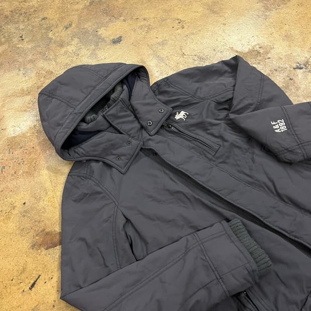 아베크롬비 그레이 패딩 점퍼 