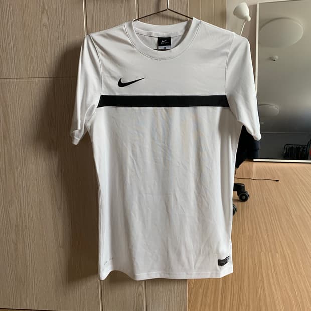 나이키 트레이닝 반팔 