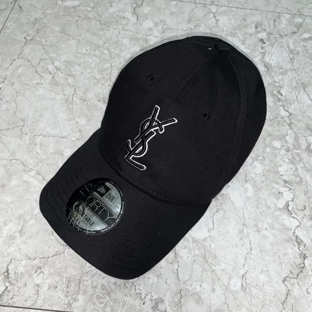 뉴에라 X 입생로랑 콜라보 YSL 로고 자수 볼캡 블랙 생로랑 빈티지