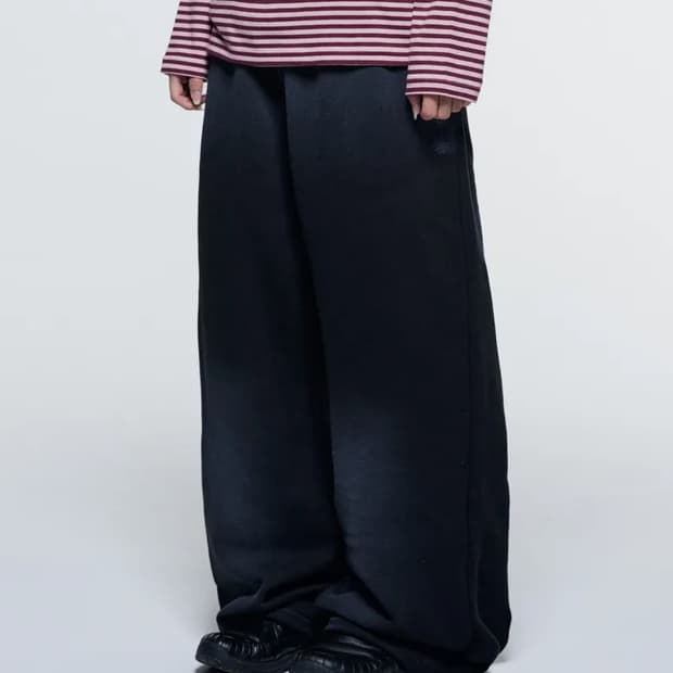 더콜디스트모먼트 TCM 플라워 스웨트 팬츠 블랙