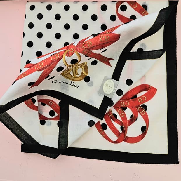 크리스챤 디올 도트 손수건