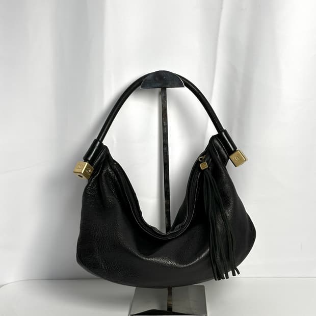 Chanel 블랙 레더 호보 숄더백