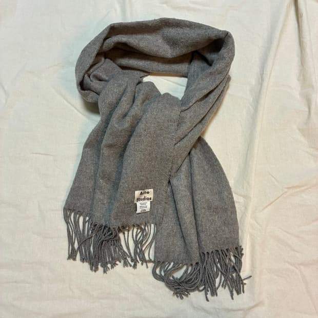 아크네 스튜디오 그레이 머플러