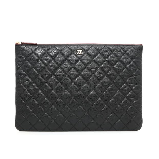 샤넬 클래식 캐비어 클러치 라지 블랙 금장 A82552