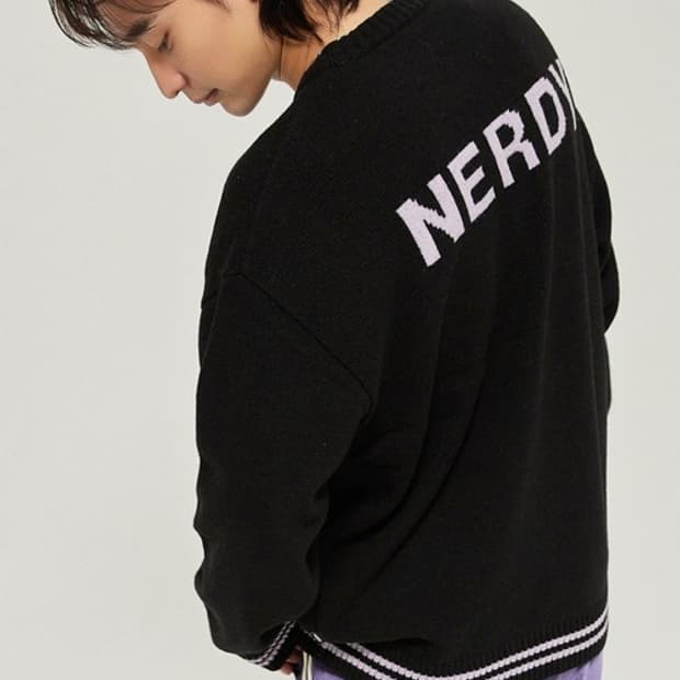 L ) 널디 백로고 크루넥 니트