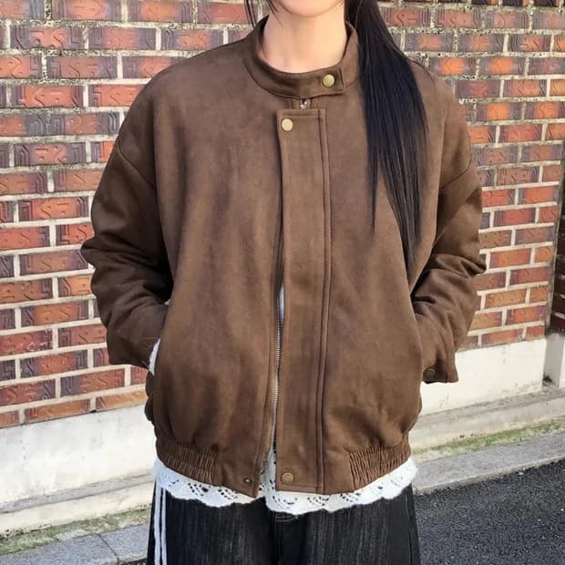 샤잇 스웨이드 노카라 스냅 버튼 지퍼 포켓 블루종 자켓