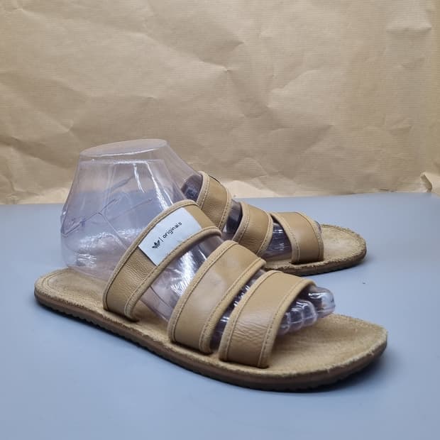 아디다스 여성슬리퍼 235