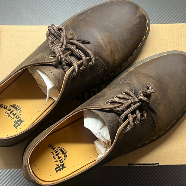 닥터마틴 1461 크레이지홀스 다크브라운 280 (UK9)