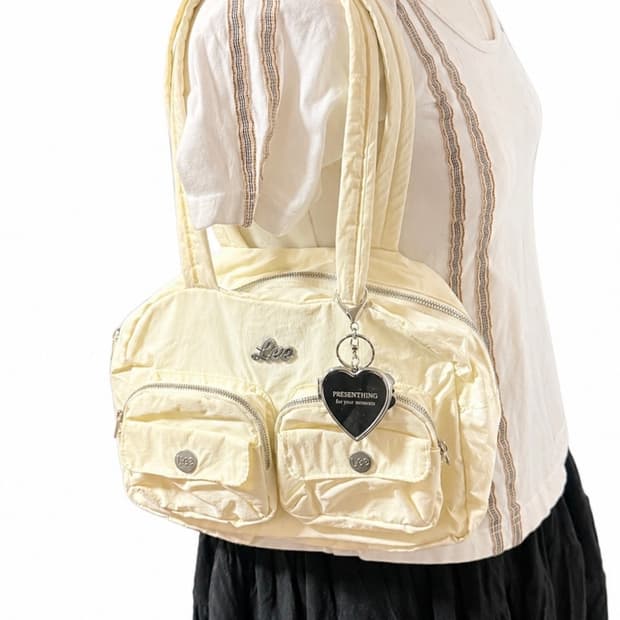 Lee 키치 나일론 숄더백 멀티포켓 크림