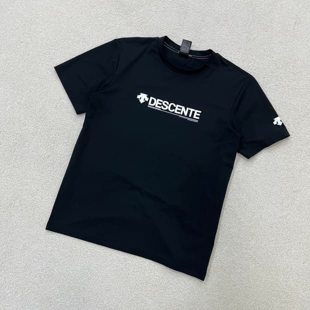 100 데상트 빅로고 반팔 티셔츠 0406M